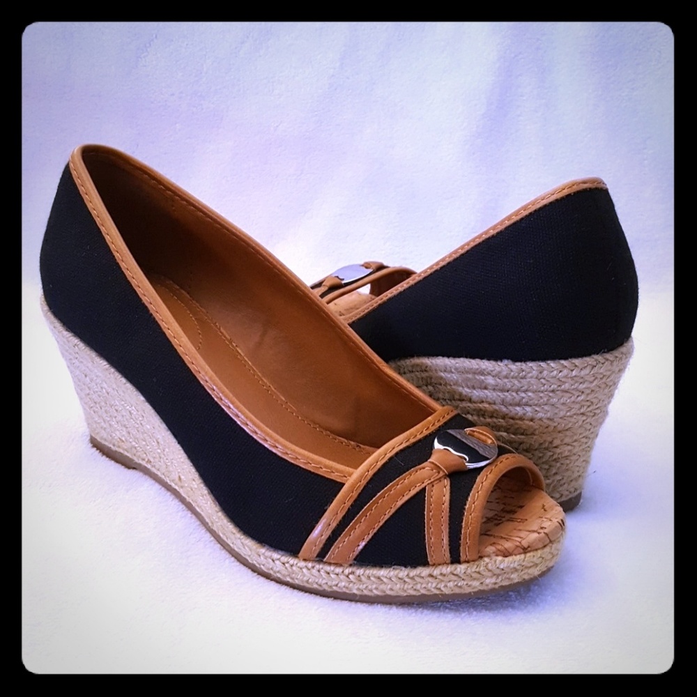 NWOT Sahara open toe wedge shoes